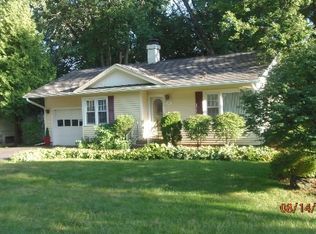 29 W Oak St, Lake In The Hills, IL 60156