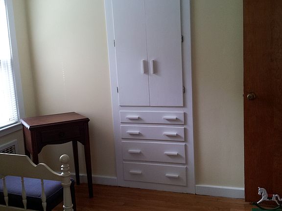 Builtins in Queen Bedroom