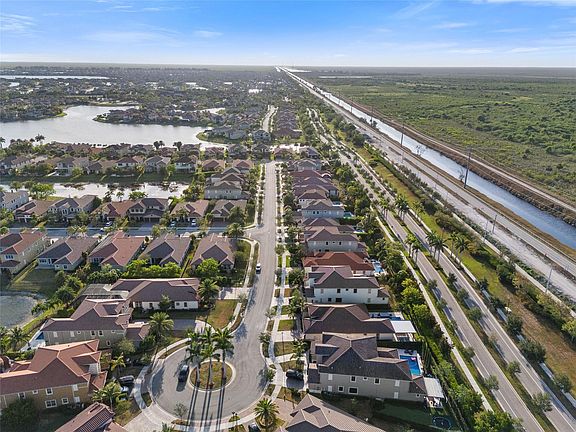 4th image of 9811 Lakeview Lane