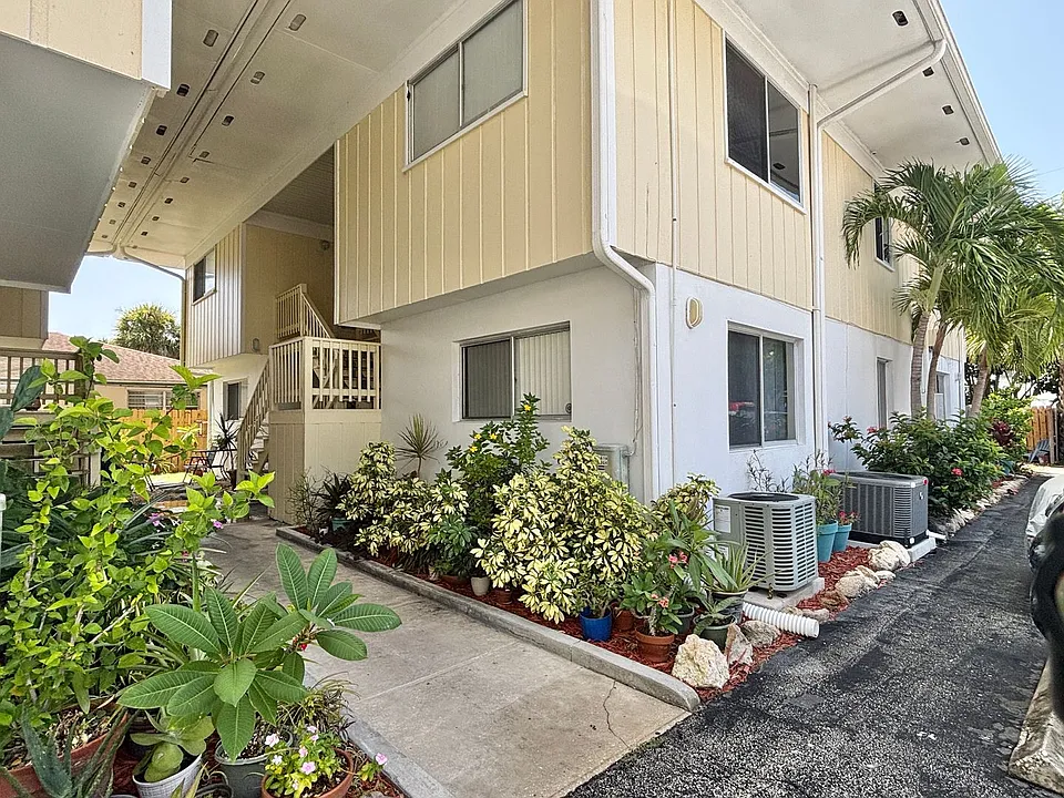 419 Ocean Ave #406