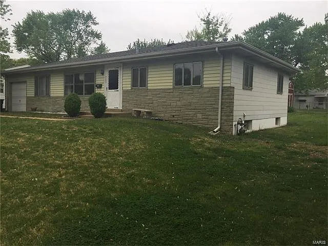 703 Bellflower Dr photo 1