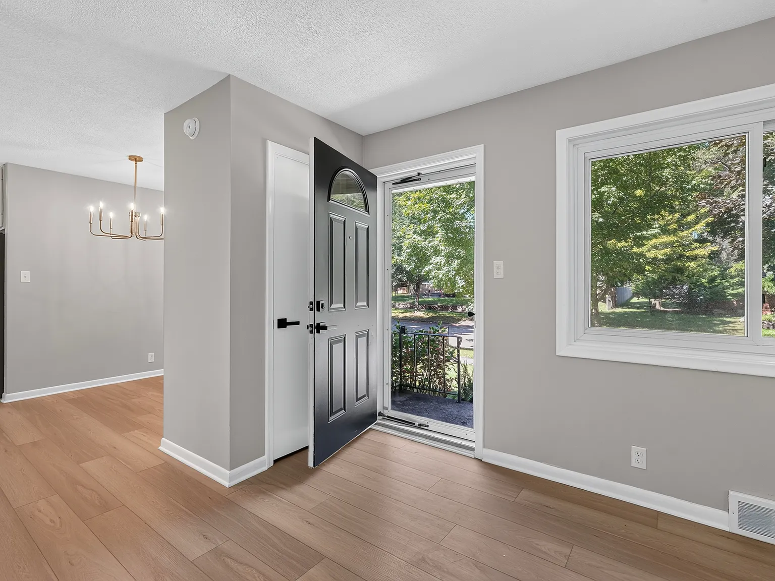 3 bed, 1014 sqft, $2,295 — Photo 3