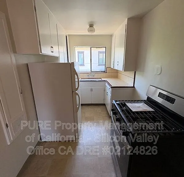 79 N 10th St #1 — Photo 4