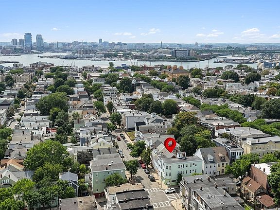 4th image of 192 Lexington St