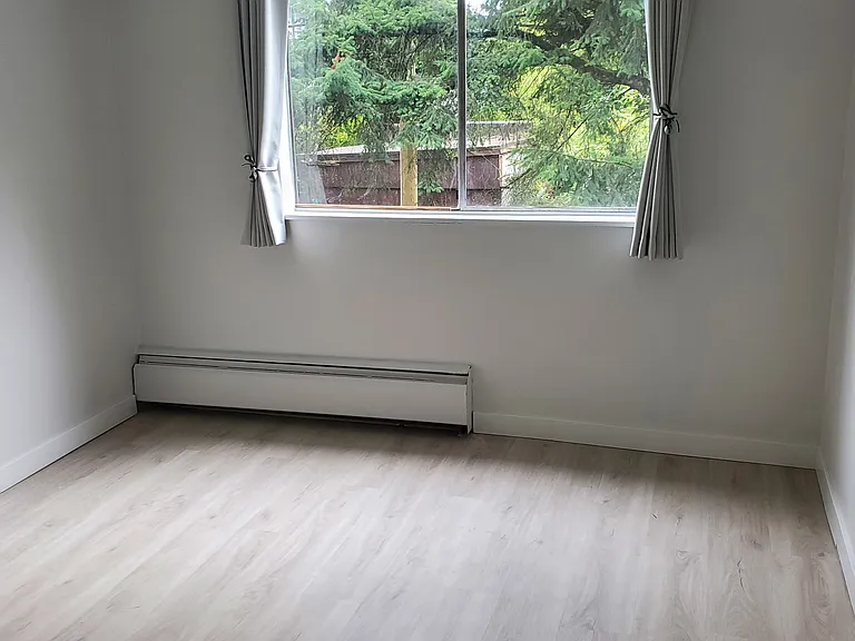 2150 Pandora St — Photo 8