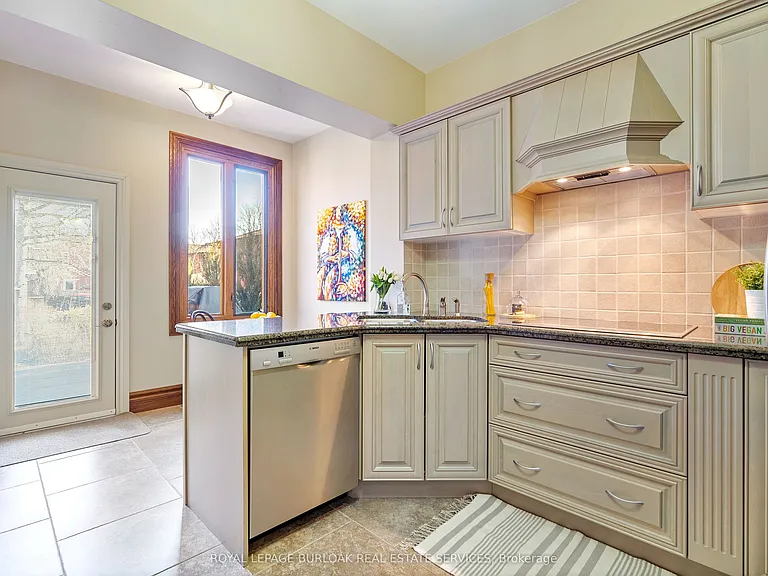 107 Catharine St S #MAIN FLR — Photo 10