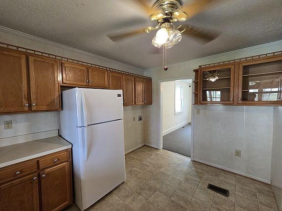 5th image of 307 Spring Rd #307