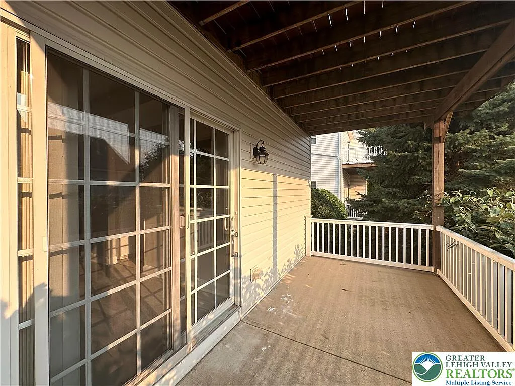 2 bed, 1.0 bath, 1068 sqft, $2,100 — Photo 4
