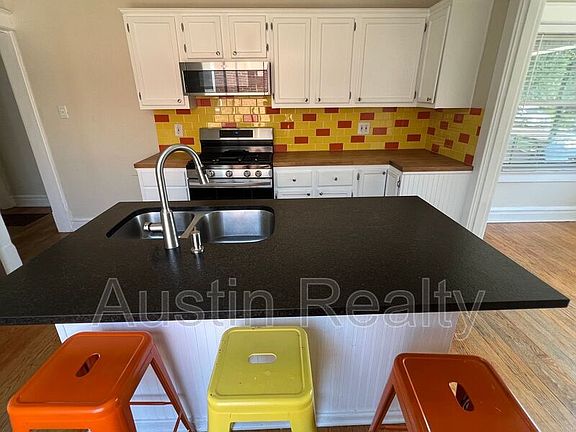 3rd image of 6565 Arsenal St