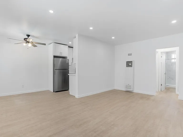 323 E Chestnut St #7 — Photo 2