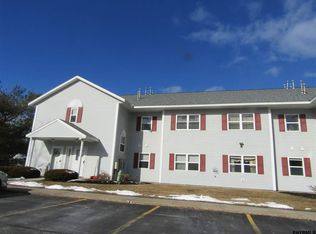 1406 Cambridge Manor Dr, Scotia, NY 12302