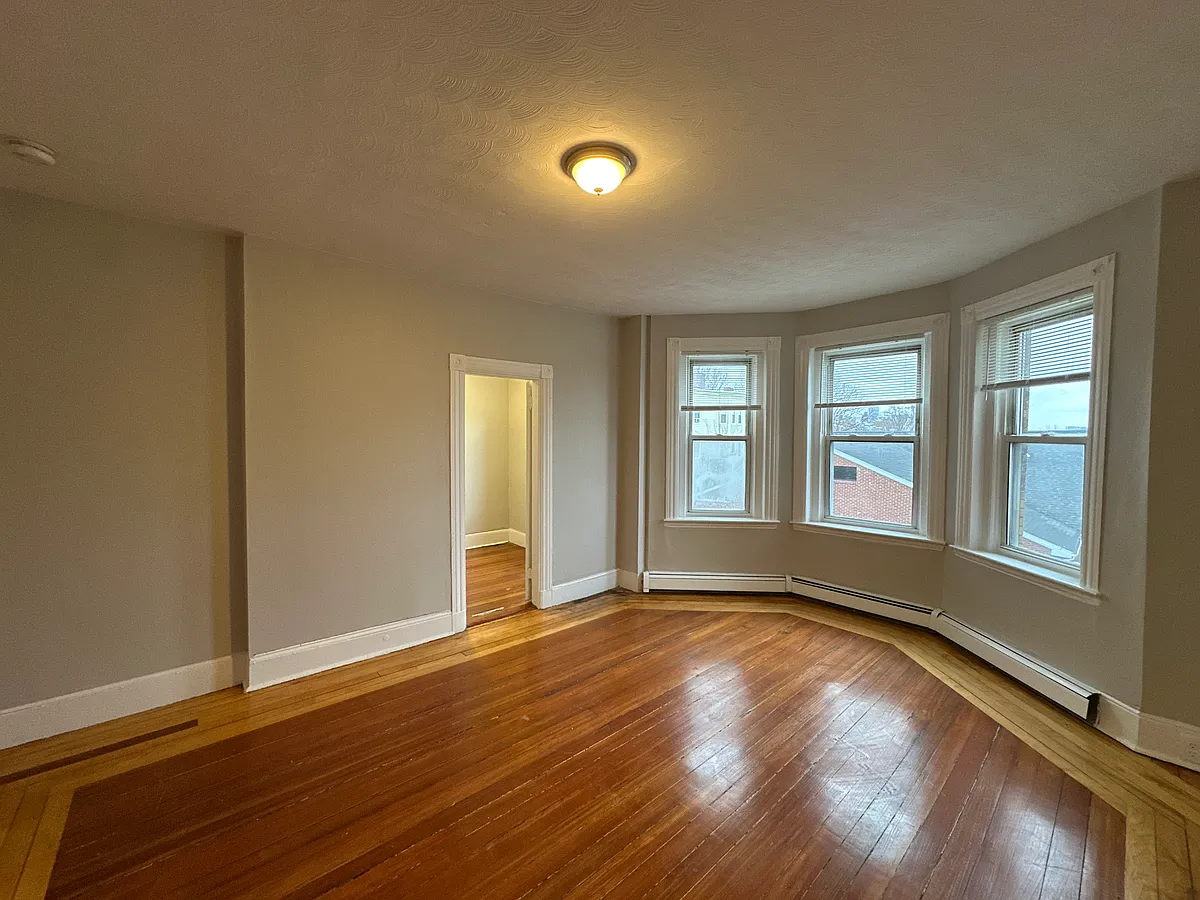 Building Photo - 39 Forest St #2