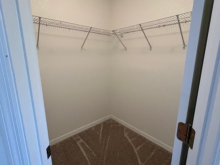 212 E Vermont Ave — Photo 17