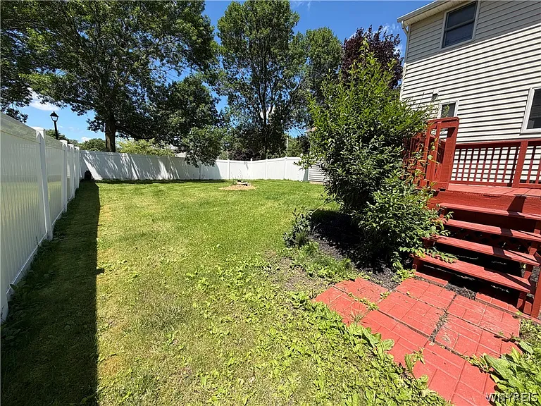 783 N French Rd — Photo 23