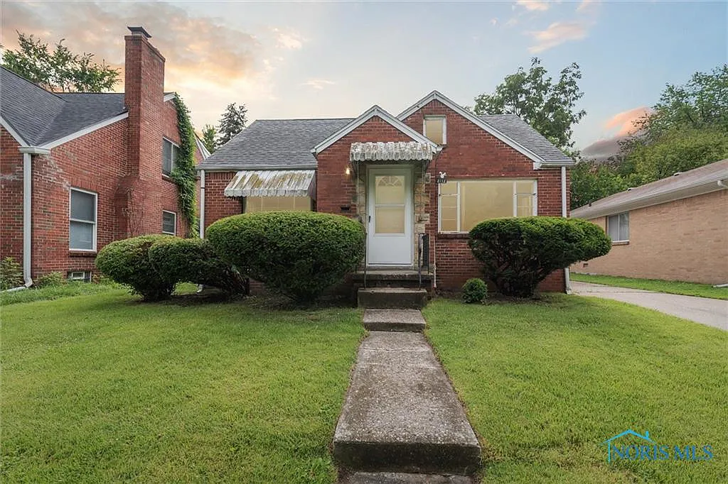 2112 Kensington Rd photo 1