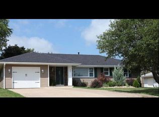 809 Pioneer Rd, Reinbeck, IA 50669