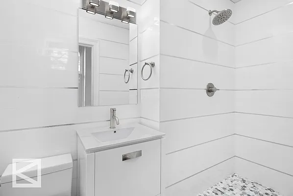 Sold by Douglas Elliman | media 24