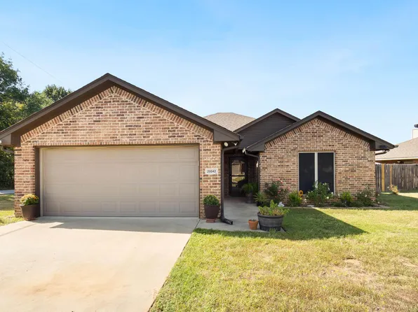20042 Meadow West Ln, Flint, TX 75762