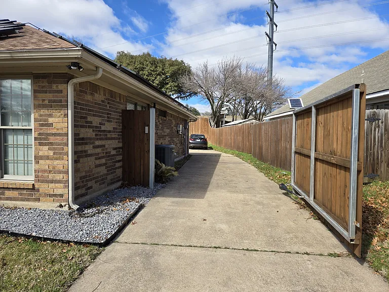 5509 Edgewater Cir — Photo 16