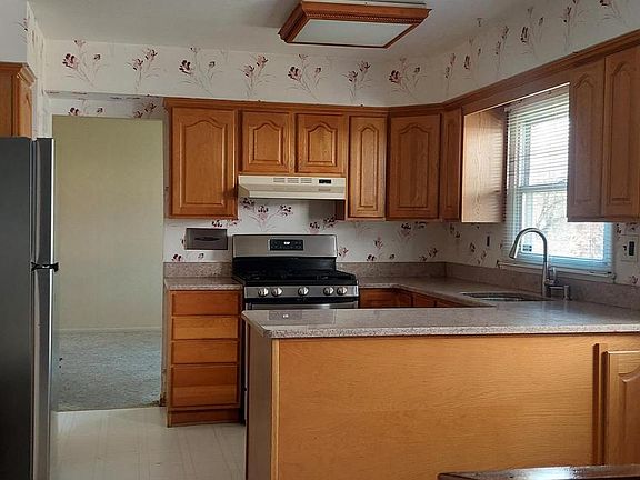 5th image of 503 Balsam Rd
