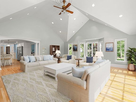 4th image of 9 Eisenhower Cir