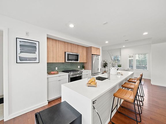 4th image of 167 Hyde Park Ave #167A