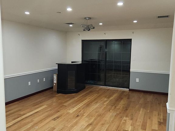 5th image of 1-4008 Wickham Ave #1