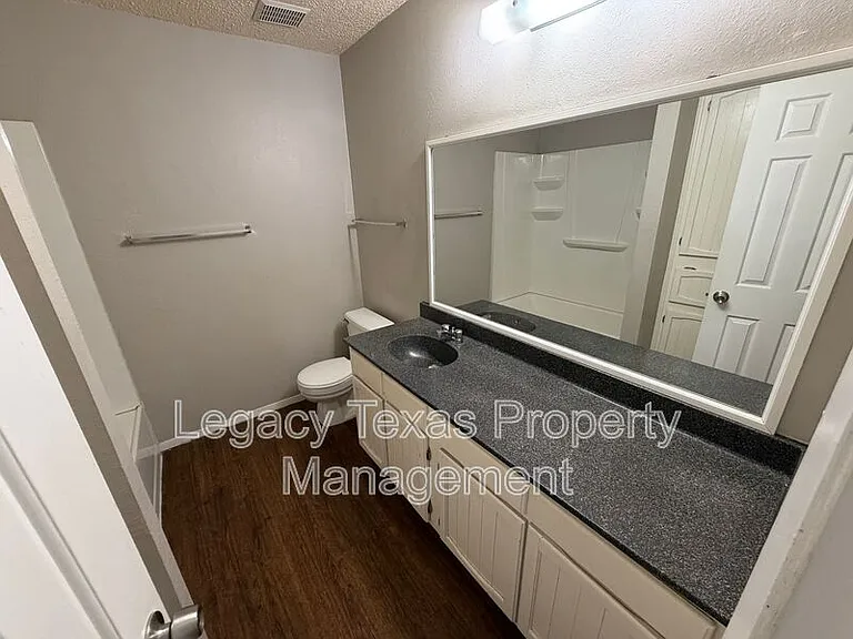 1409 Courtney Pl #A — Photo 8