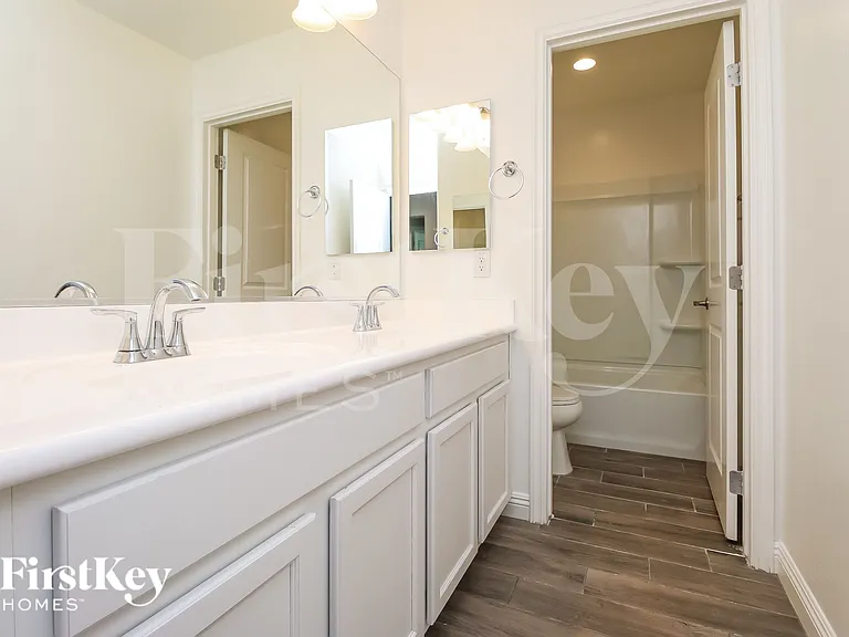 305 N Sunrise — Photo 12