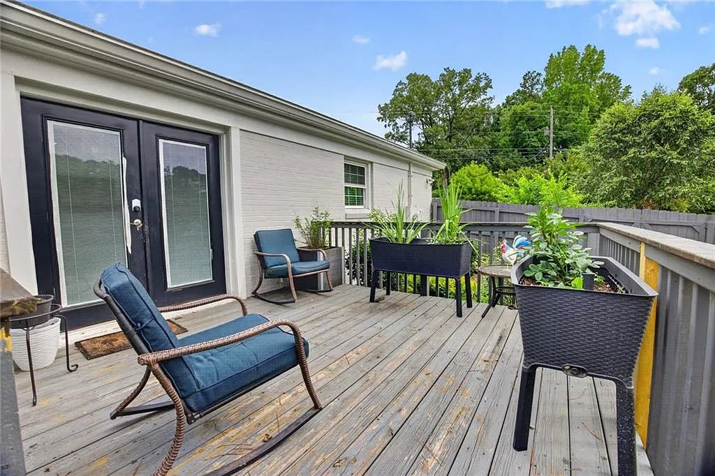 4 bed, 3.0 bath, 3500 sqft, $5,000 — Photo 2