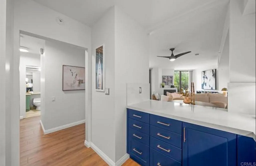 1 bed, 996 sqft, $3,890 — Photo 3