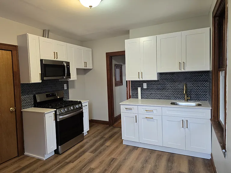4852 S Wood St #3R — Photo 7