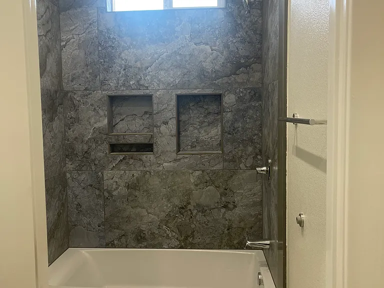 Full Bathroom Toilet & Bathtub