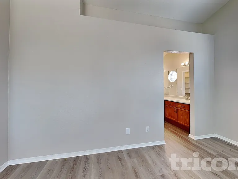 12789 Elm St — Photo 10