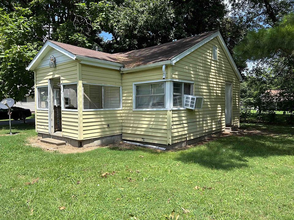 2nd image of 1701 Ayers St