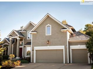 7190 Curth Rdg, Parkville, MO 64152