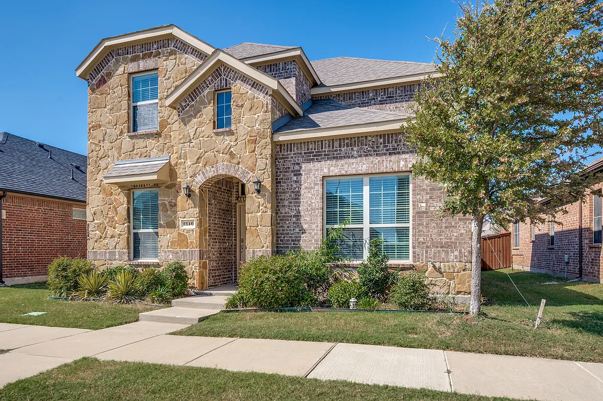 Building Photo - 2140 Miramar Dr