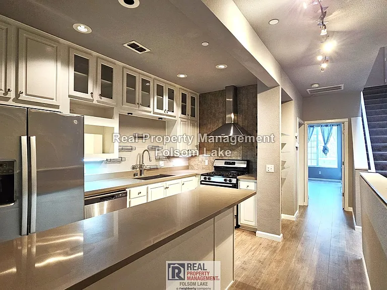 405 Harriet Ln — Photo 5
