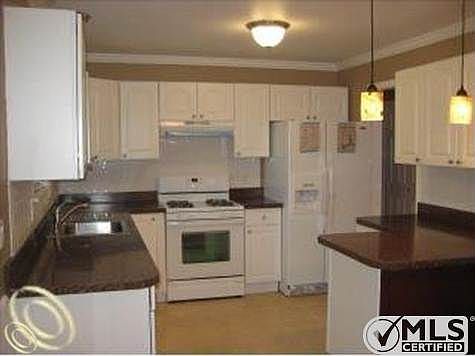 03-Kitchen.jpg