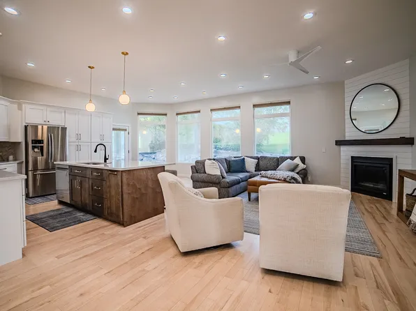 12008 S Reeves Ln, Riverton, UT 84065