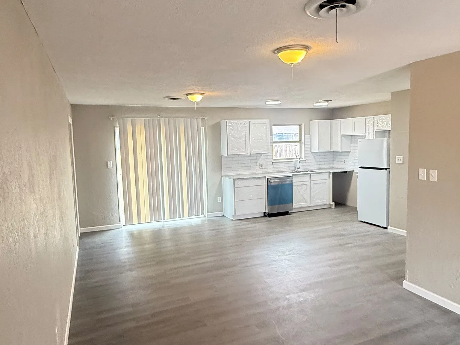 4 bed, 1200 sqft, $1,200 — Photo 4