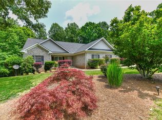 7704 Perthshire Dr, Oak Ridge, NC 27310