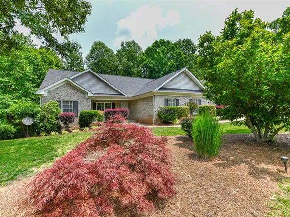 7704 Perthshire Dr, Oak Ridge, NC 27310