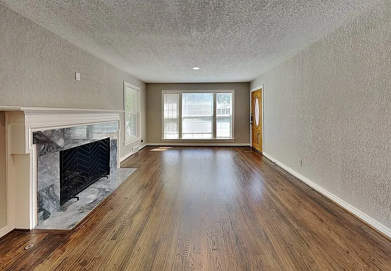 4345 Skillman St — Photo 5