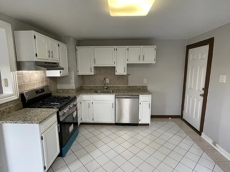 2404 S 18th St #2 — Photo 3