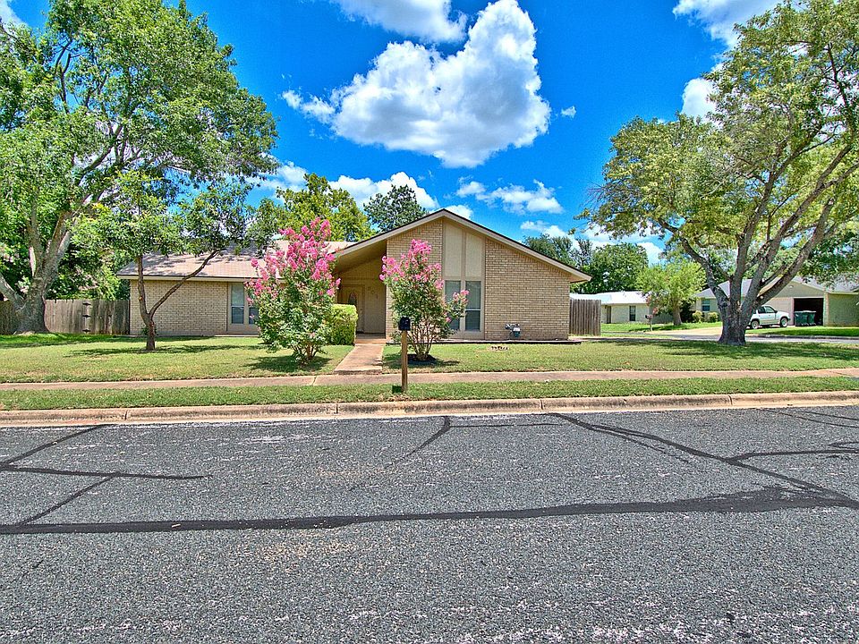 1st image of 601 Hillbrook Dr