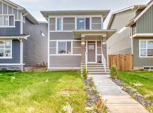 948 W Lakeview Dr, Chestermere, AB T1X 2N4