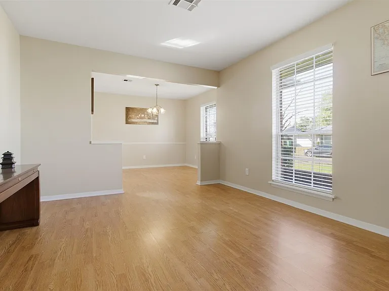 2310 Droxford Dr — Photo 17