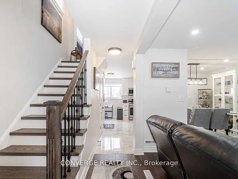 39 Greenwood Cres — Photo 2