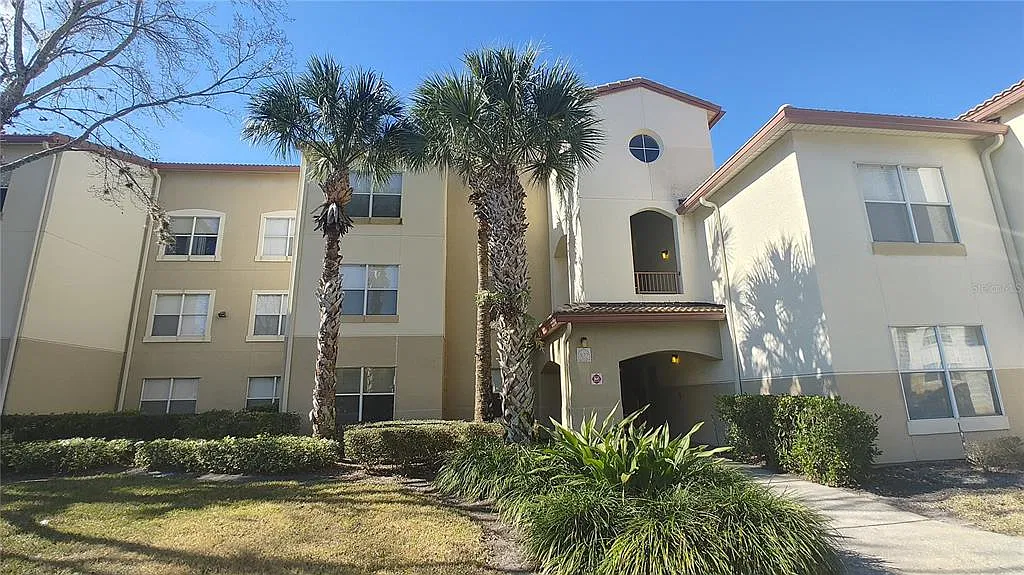 2 bed, 1.0 bath, 767 sqft, $1,425 — Photo 1
